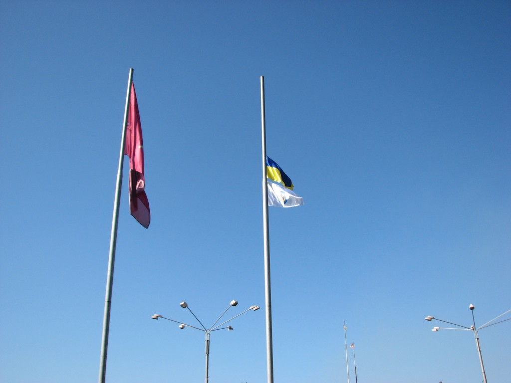 В Запорожье в честь открытия Олимпиады подняли государственный и олимпийский флаги – ФОТО