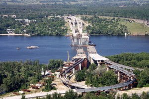 Запорожские мосты обещают достроить к 2019 году