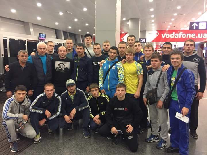 Запорожские борцы отправились на международный турнир в Иран
