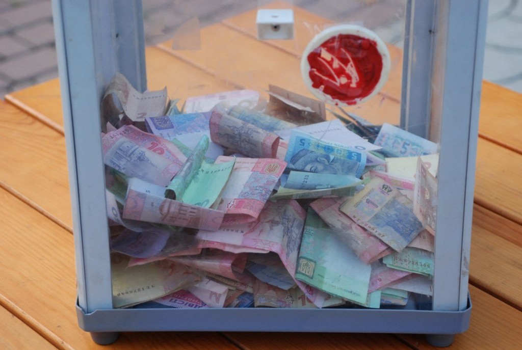 Жители Одесской области украли в Запорожье ящик для пожертвований