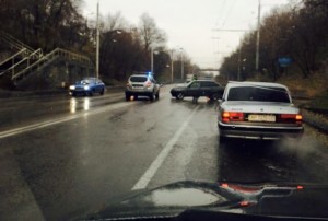 В Запорожье по дороге на “Космос” большая пробка: столкнулись два авто (ФОТО)