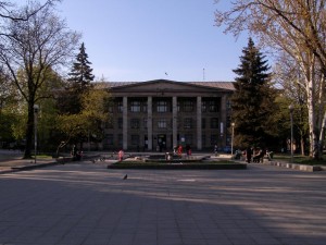 В Запорожье завод Ахметова отказался ремонтировать “свой” ДК перед передачей его городу