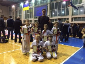 Юные запорожские каратисты триумфально выступили на открытом чемпионате в Каменском