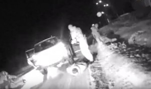 Как в кино: запорожские полицейские расстреляли авто пьяных молодчиков (ВИДЕО)
