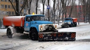В Запорожье уборка снега началась с опозданием из-за срыва тендера