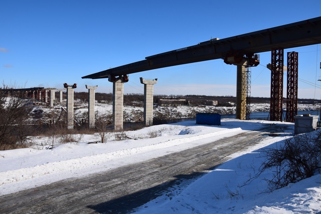 В Запорожье строительство моста с Правого берега на Хортицу затормозил лед  (ФОТО)