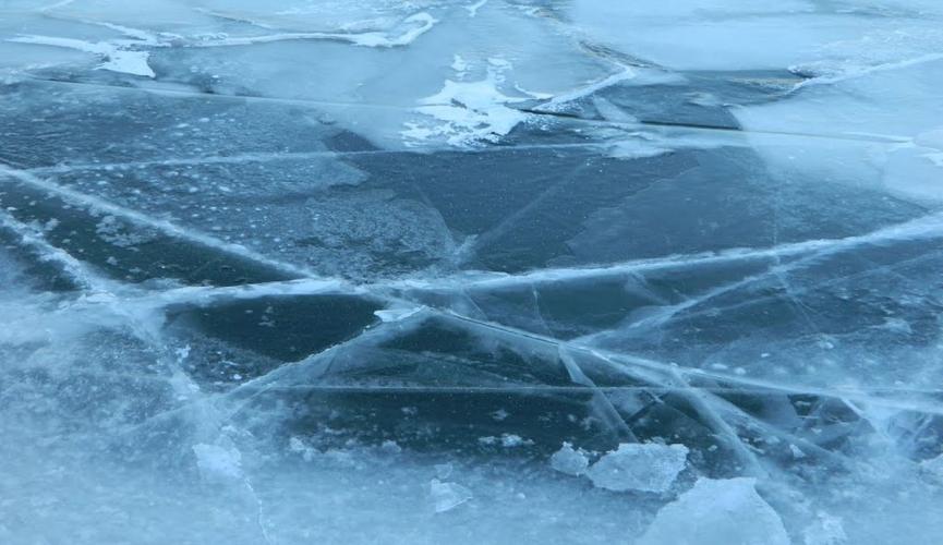 Обманчивый лед: на Днепре утонула женщина