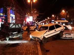 ФОТОФАКТ: ДТП в Запорожье на площади Маяковского