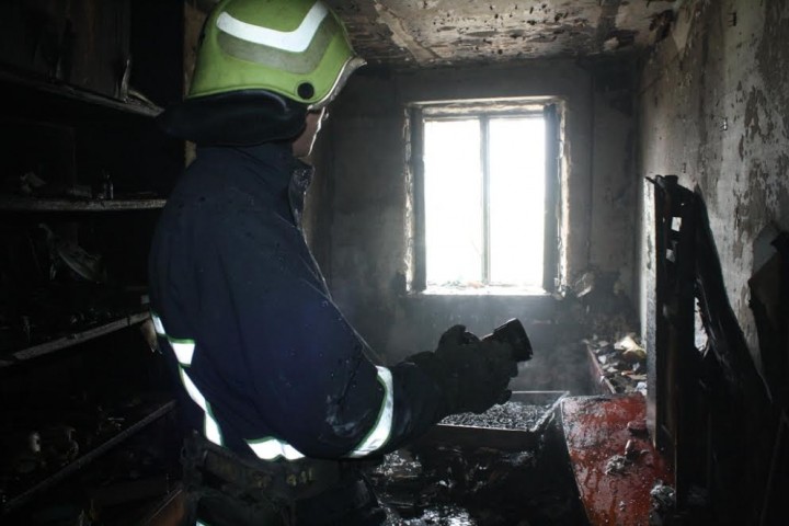 Кому праздники, а кому работа: спасатели Запорожья ликвидировали пожар в квартире