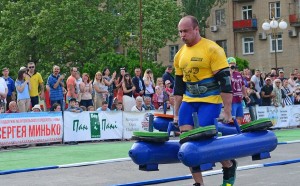 Гигантские гантели и снаряды: в Запорожской прошел чемпионат Украины по силовому экстриму (ФОТО)