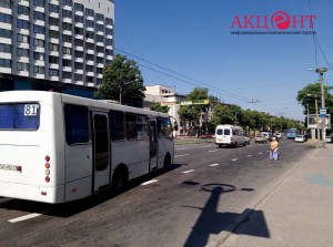 В Запорожье на популярном маршруте временный перевозчик смог выставить всего 1 автобус (ФОТО, ВИДЕО)