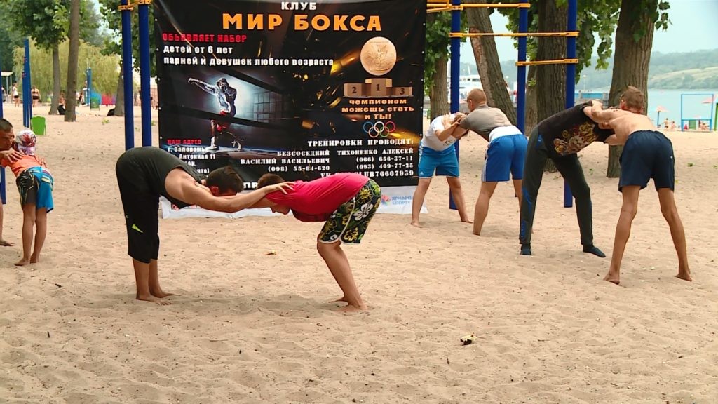 В Запорожье появилась бесплатная школа бокса на свежем воздухе