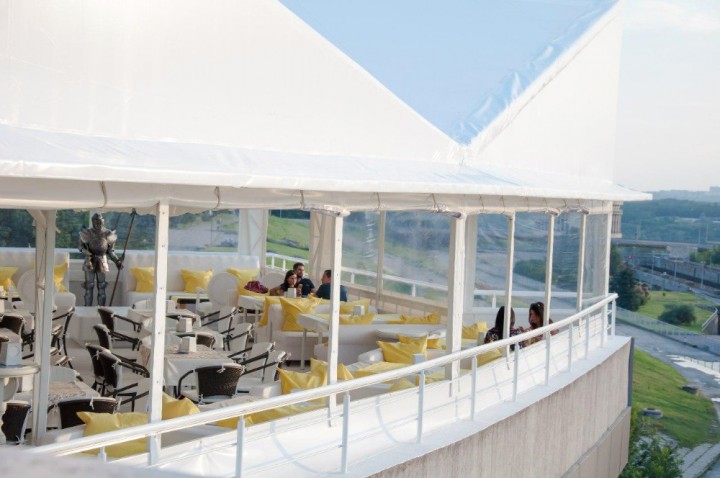 naves-restoran-ohota-na-oblaka