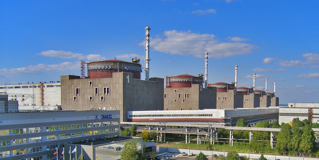 На Запорожской АЭС завершают строительство новой линии электропередач