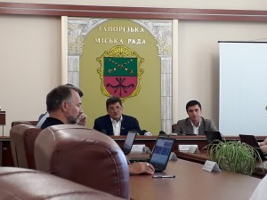 Владимир Буряк назвал обыски в горсовете “дешевым шоу”