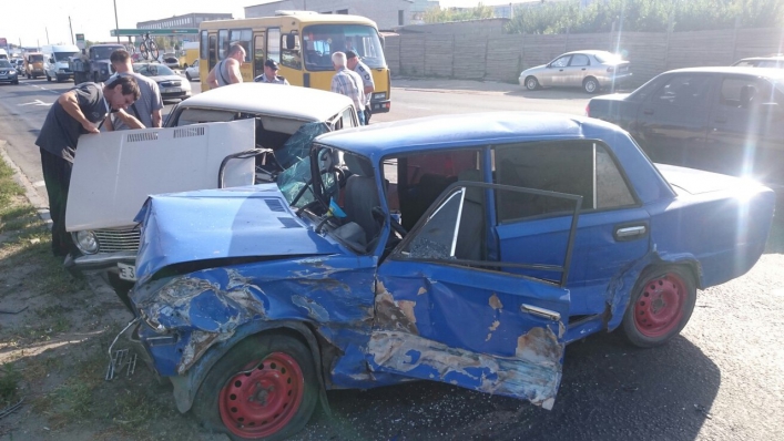 Оба авто разбиты вдребезги: в Мелитополе произошло жуткое ДТП (ФОТО)