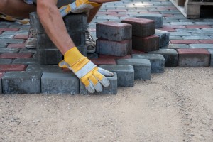 На ремонт тротуара в центре Запорожья выделят около 1,3 миллиона