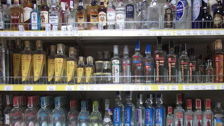 В Запорожье магазинам разрешили продавать алкоголь утром