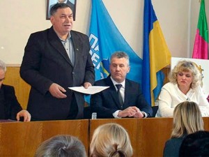 В Запорожском БПП решили наградить экс-регионала, возившего поезда “титушек” на Майдан