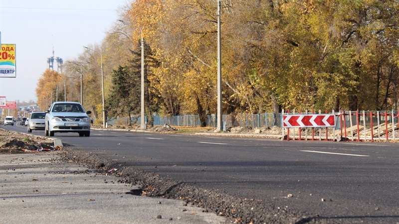 В Запорожье на Набережной магистрали завершили ремонт одной из сторон движения