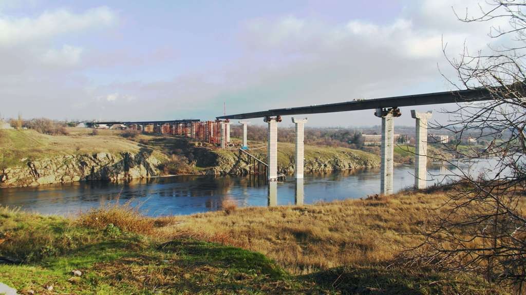 Как продвигается строительство моста через Днепр в Запорожье (ФОТО)