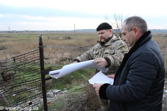 По соседству с фекалиями: в Запорожской области АТОшникам дали землю на сточной трубе (ФОТО)