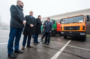 В Запорожье глава ОГА и нардепы вручили технику представителям громад области (ФОТО)