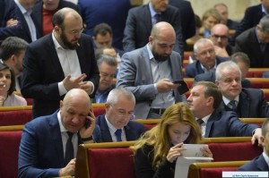 Снятие Соболева, госбюджет, мораторий на землю и “Купуй українське”: как голосовали запорожские нардепы