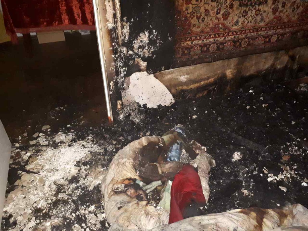 В запорожской многоэтажке во время пожара погиб мужчина (ФОТО)