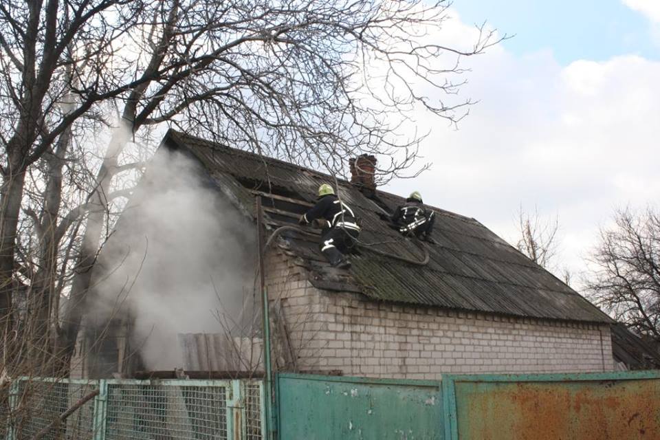 В Шевченковском районе Запорожья горел жилой дом (ФОТО)