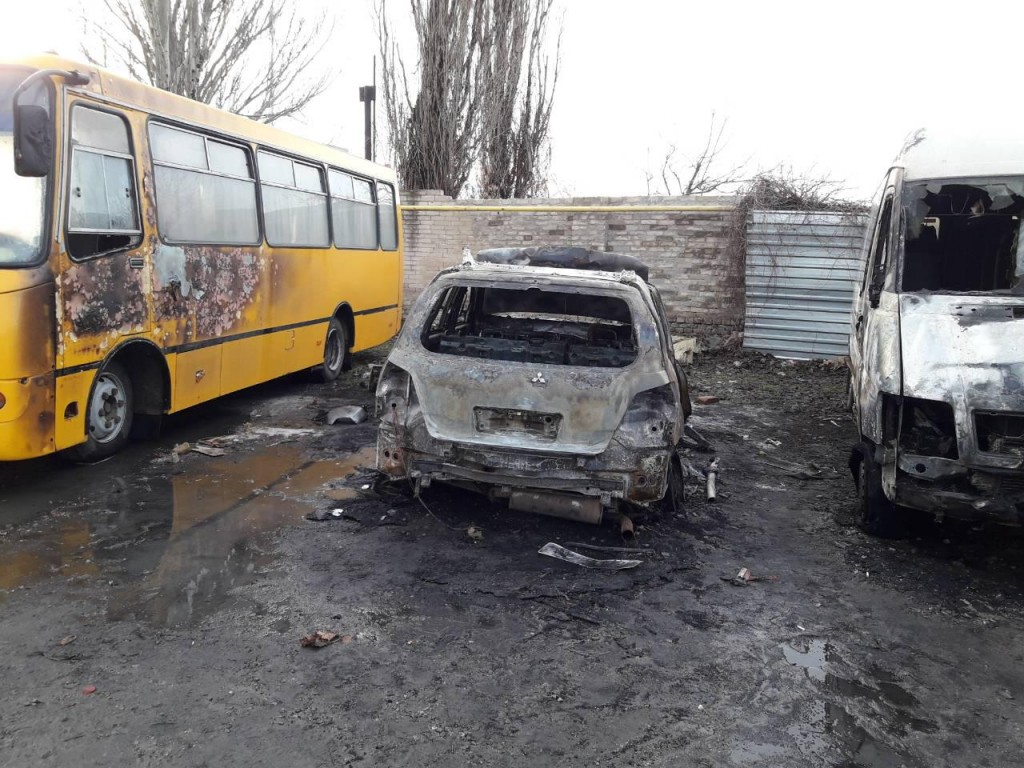 В Запорожской области сгорело несколько автомобилей (ФОТО)