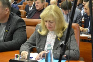 В Запорожье депутата горсовета на сессии обсыпали деньгами (ФОТО, ВИДЕО)