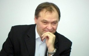 Запорожский нардеп в кулуарах Верховной Рады выхватил у журналиста телефон: “Я не сяду, не переживайте. Сядете Вы” (ВИДЕО)