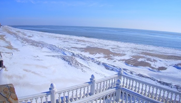 В сети появились завораживающие снимки зимнего Азовского моря (ФОТО)