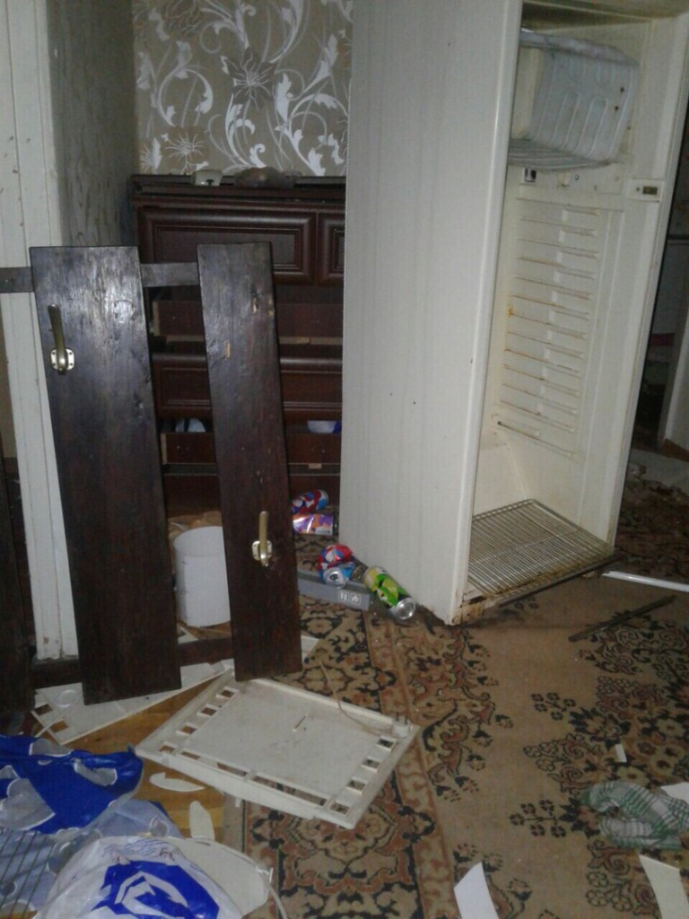 Их разыскивают по всей Украине: вандалы разгромили арендованную квартиру в Запорожье (ФОТО, ВИДЕО)