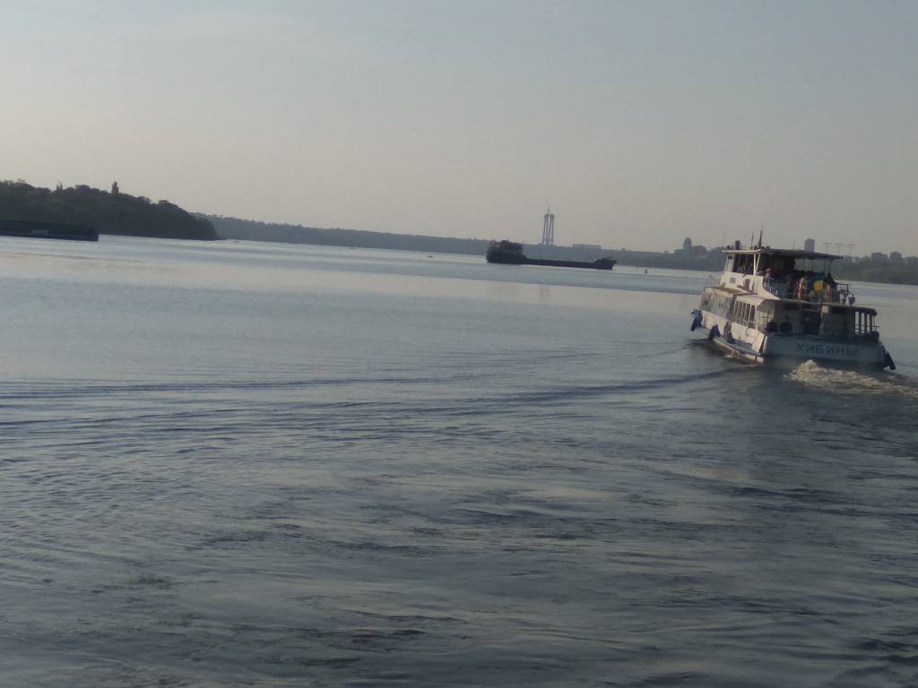 Запорожский речной трамвайчик запускает навигацию по Днепру: цены и расписание