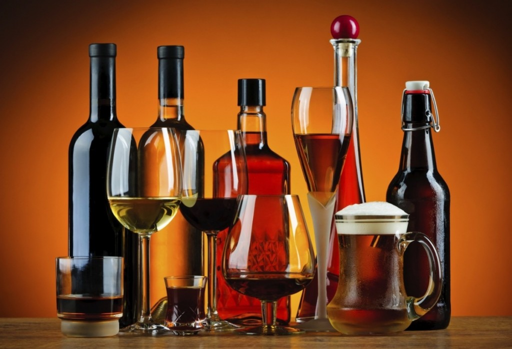 В Запорожье обнаружили почти 300 бутылок нелегального алкоголя в одной из торговых сетей