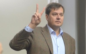 И живым, и мертвым: на надгробьях солдат были замечены шарики от запорожского нардепа (ФОТО)