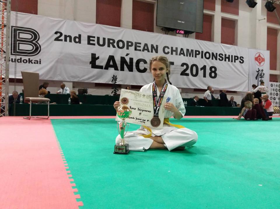 Юная запорожанка выиграла бронзу на чемпионате Европы по киокушин-карате (ФОТО)