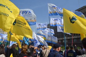 “Нет режиму Януковича”: под стенами Запорожского облсовета собрались митингующие (ФОТОРЕПОРТАЖ)