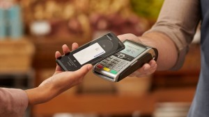 Безналичная оплата с Apple Pay доступна запорожцам: как работает и есть ли комиссия