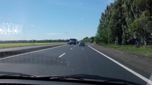 Трасса Днепр-Запорожье: движение открыли, дорожных знаков не поставили: к чему это приводит (ФОТО)