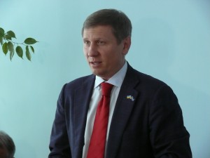 Рухнувшие реформы и война: о чем говорил нардеп Сергей Шахов с запорожцами (ФОТО)