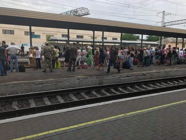Из Запорожья невозможно уехать в Киев поездом (ФОТО)