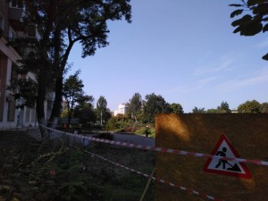 “Способы вернуть сквер громаде – это как инопланетяне”: запорожский журналист о конфликте вокруг сквера Яланского