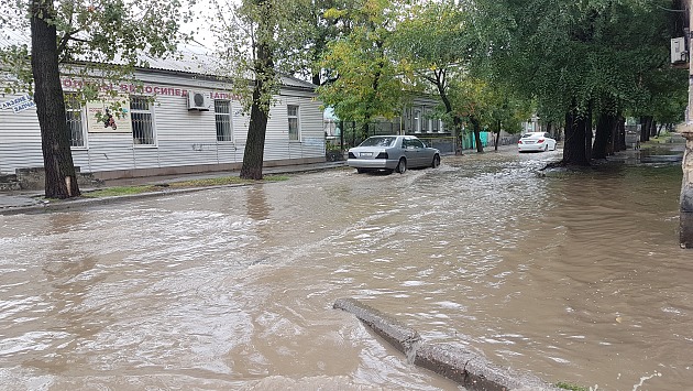 Бердянск затопило сильным ливнем: как пережил стихию город (ФОТО, ВИДЕО)