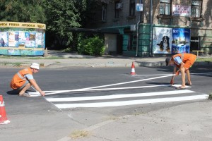 В запорожской мэрии вместе с “любимой” фирмой-подрядчиком хотели “нагреться” на нанесении разметки