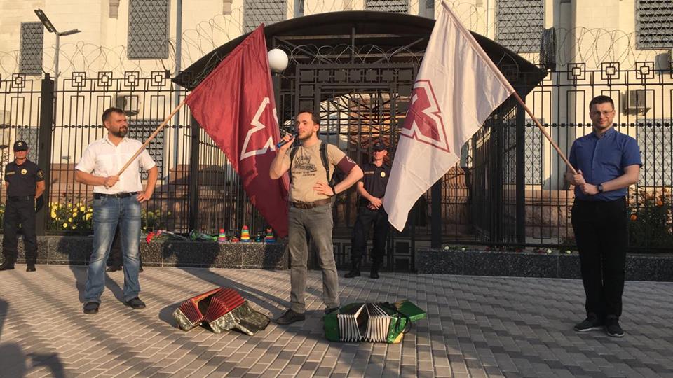 40295208_2194016854206563_7488138599968276480_n