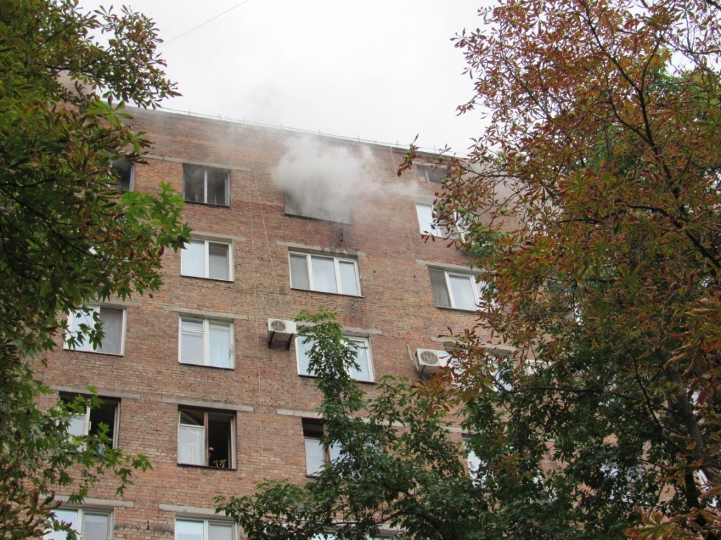 В Запорожье горела квартира на девятом этаже (ФОТО)