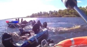 Глава запорожского рыбоохранного патруля перевернулся на новом катере, есть погибшие (ВИДЕО)